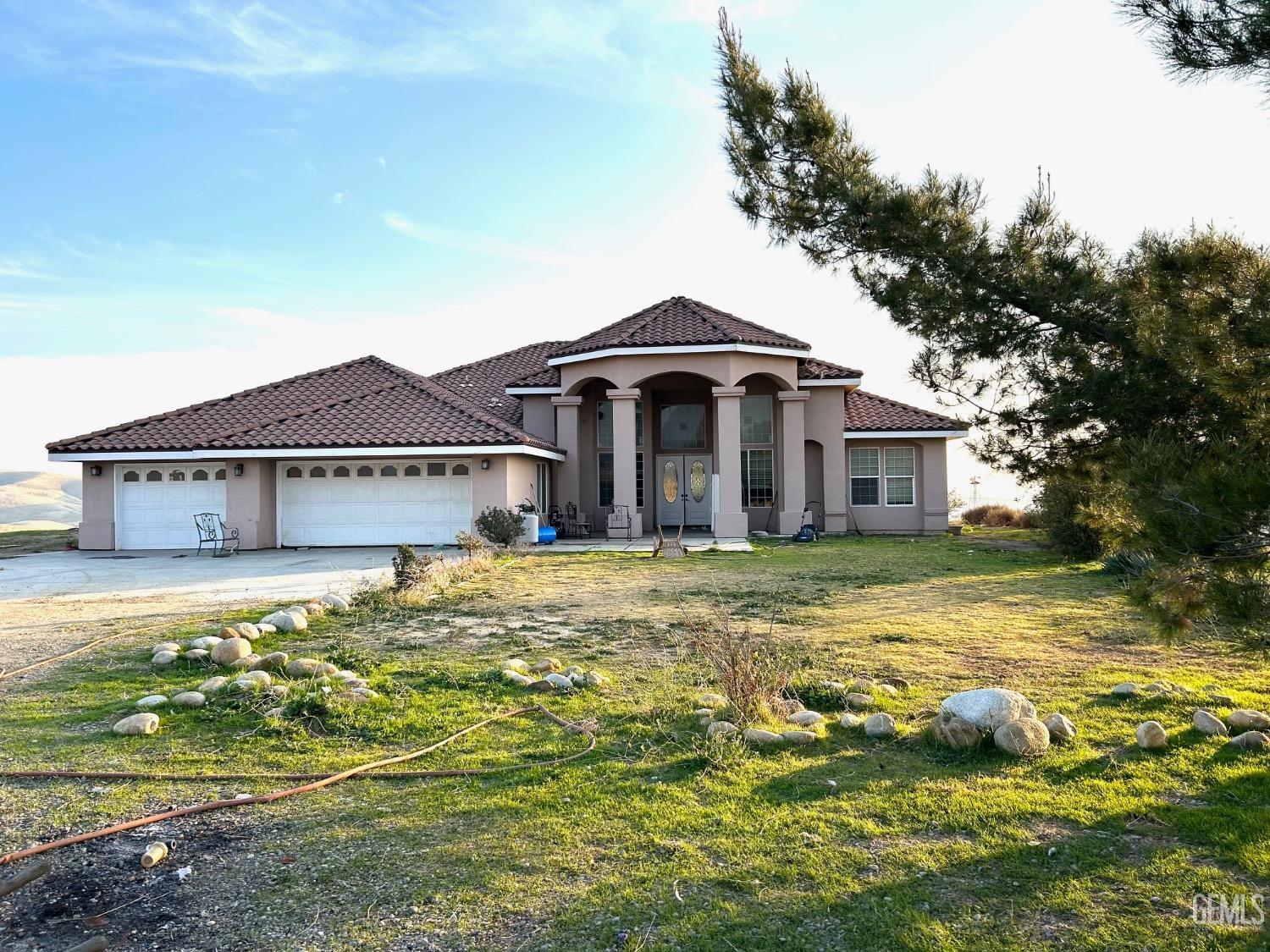 Photo of 590 Lazy Rb Ranch Road, Bakersfield, CA 93307