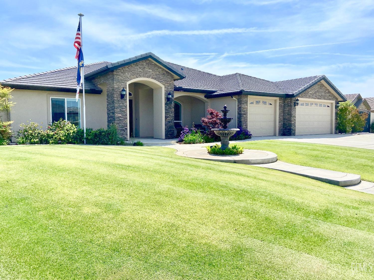 Photo of 15015 Spring Crossing Drive, Bakersfield, CA 93314