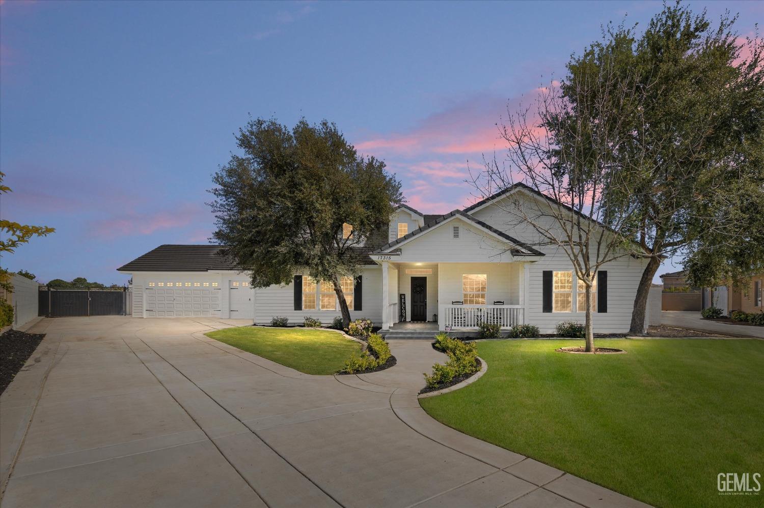 Photo of 17315 Saddle mountain dr, Bakersfield, CA 93314