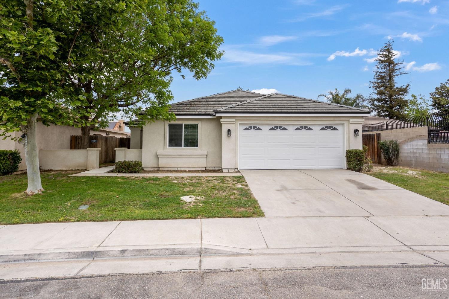 Photo of 7102 Rogue River Drive, Bakersfield, CA 93313