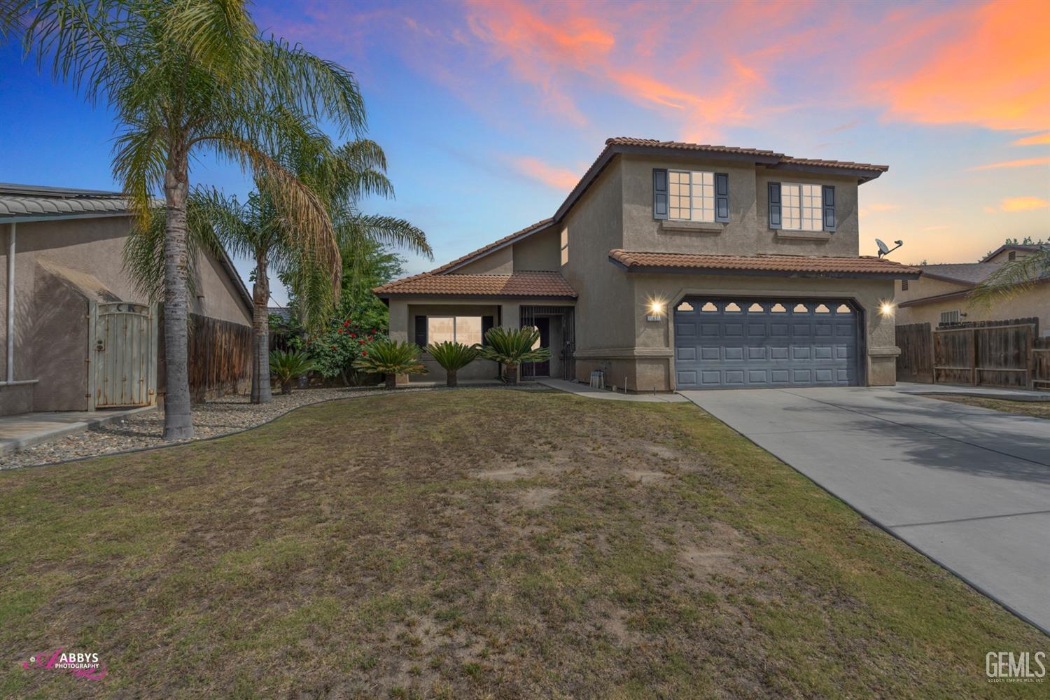 Photo of 107 N Calle Pinuelas, Delano, CA 93215