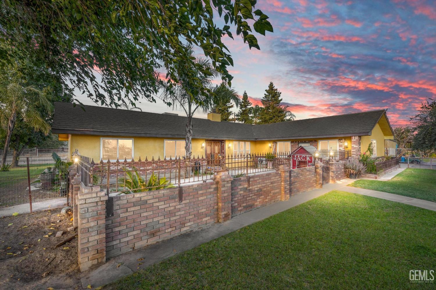 Photo of 253 E McKee Road, Bakersfield, CA 93307