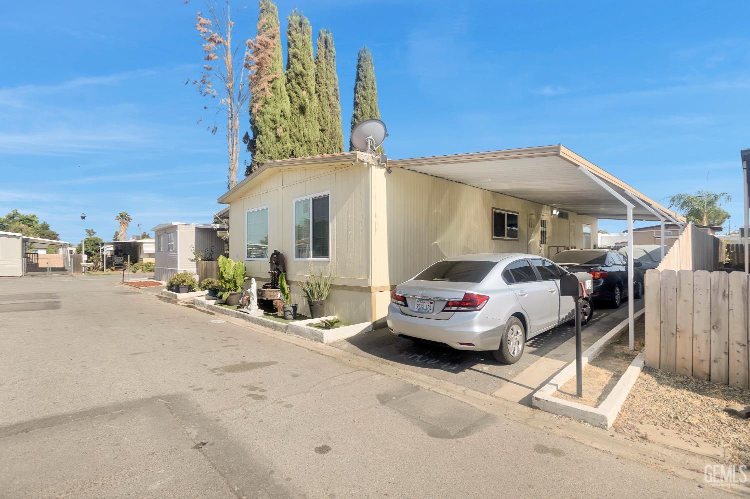 Photo of 112 Cedarwood Lane, Bakersfield, CA 93308