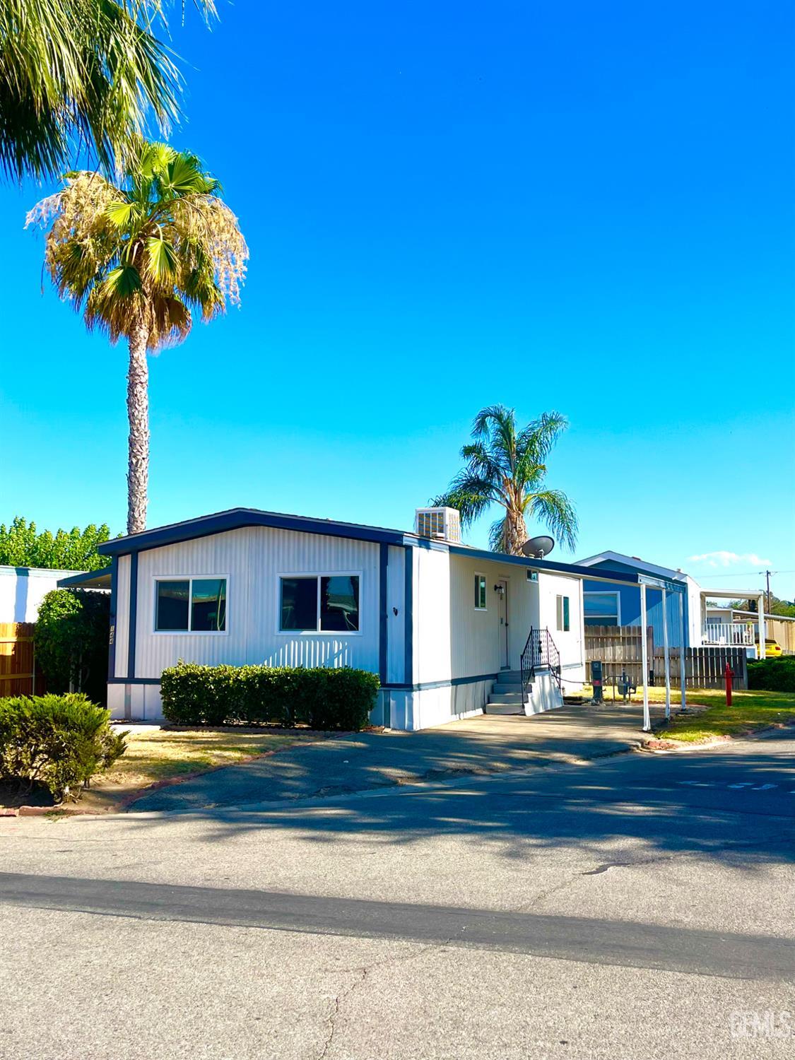Photo of 144 Torrey Pines Lane, Bakersfield, CA 93308