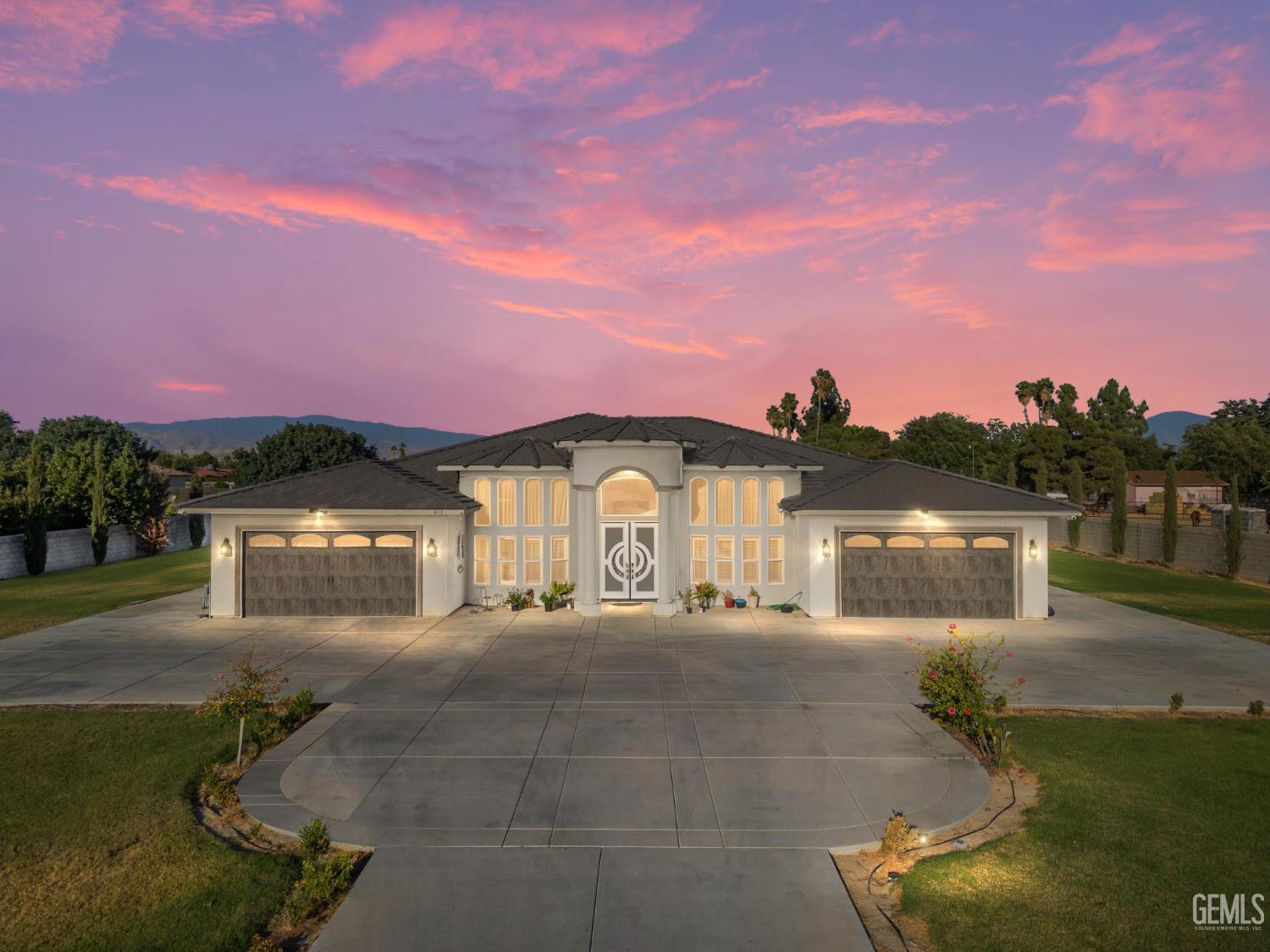 Photo of 613 S Sterling Road, Bakersfield, CA 93307