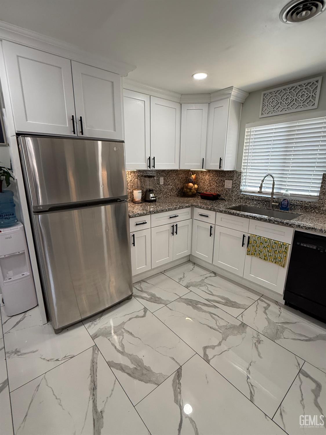 2404 Belvedere Ave — photo 13