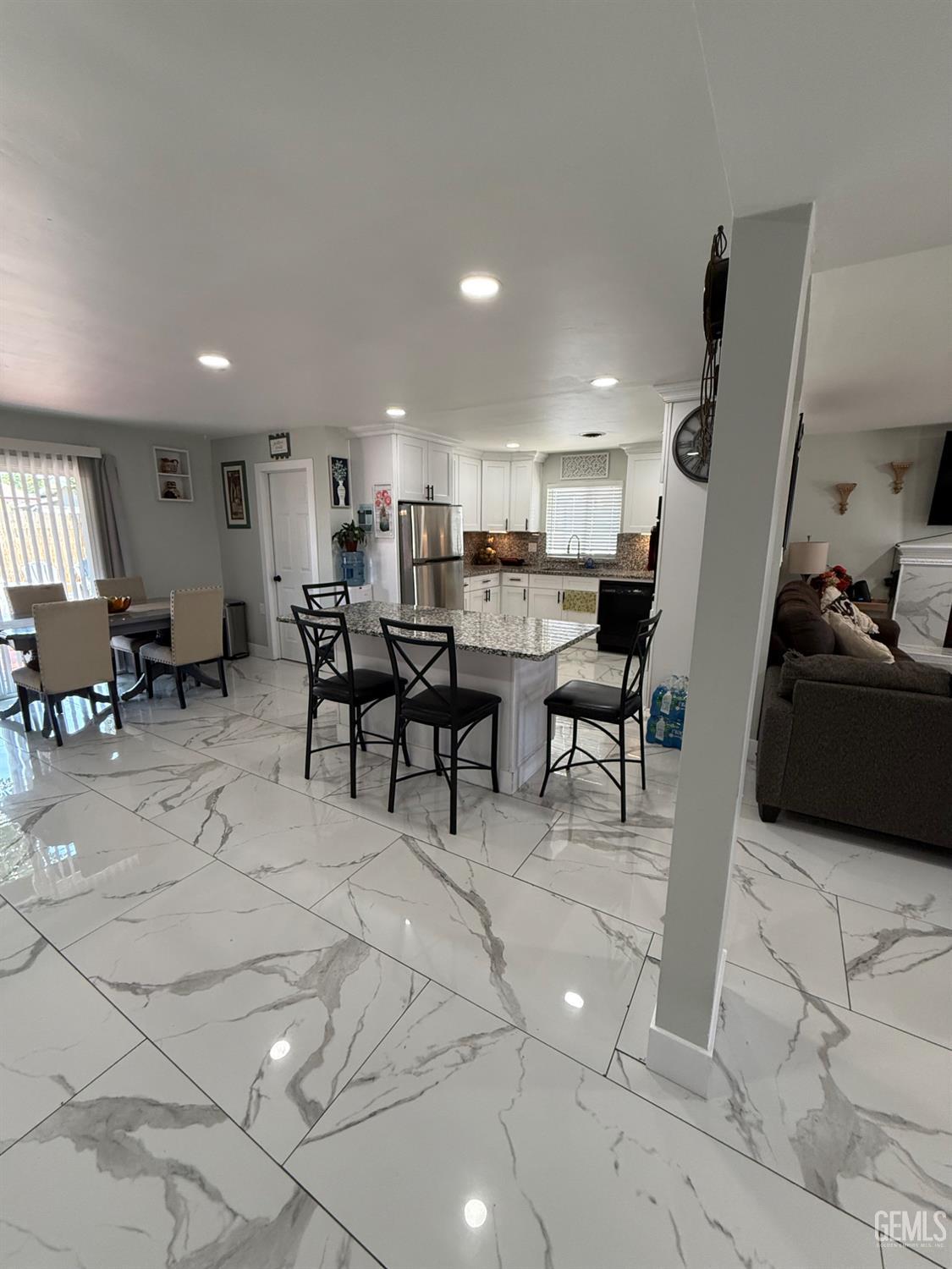 2404 Belvedere Ave — photo 10