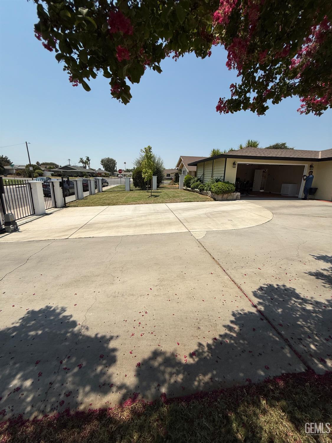 2404 Belvedere Ave — photo 37