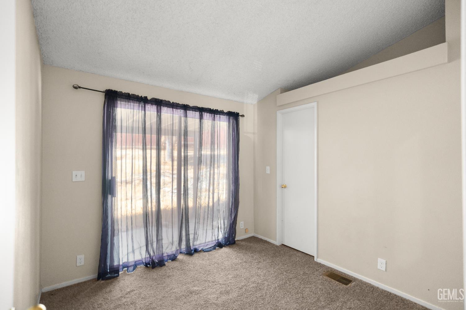 6204 Royal coach Drive, Bakersfield, CA 93306 — photo 14