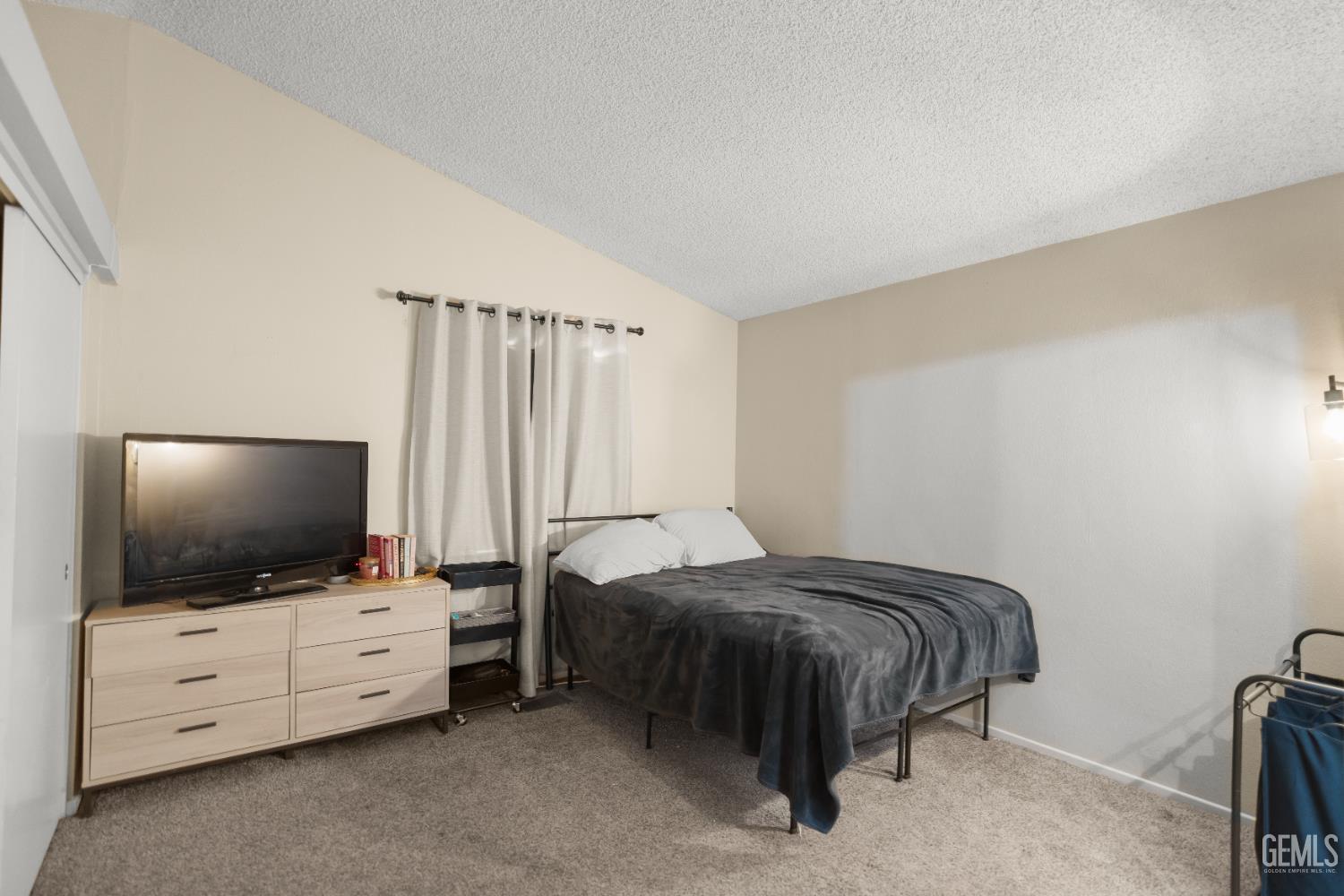 6204 Royal coach Drive, Bakersfield, CA 93306 — photo 17