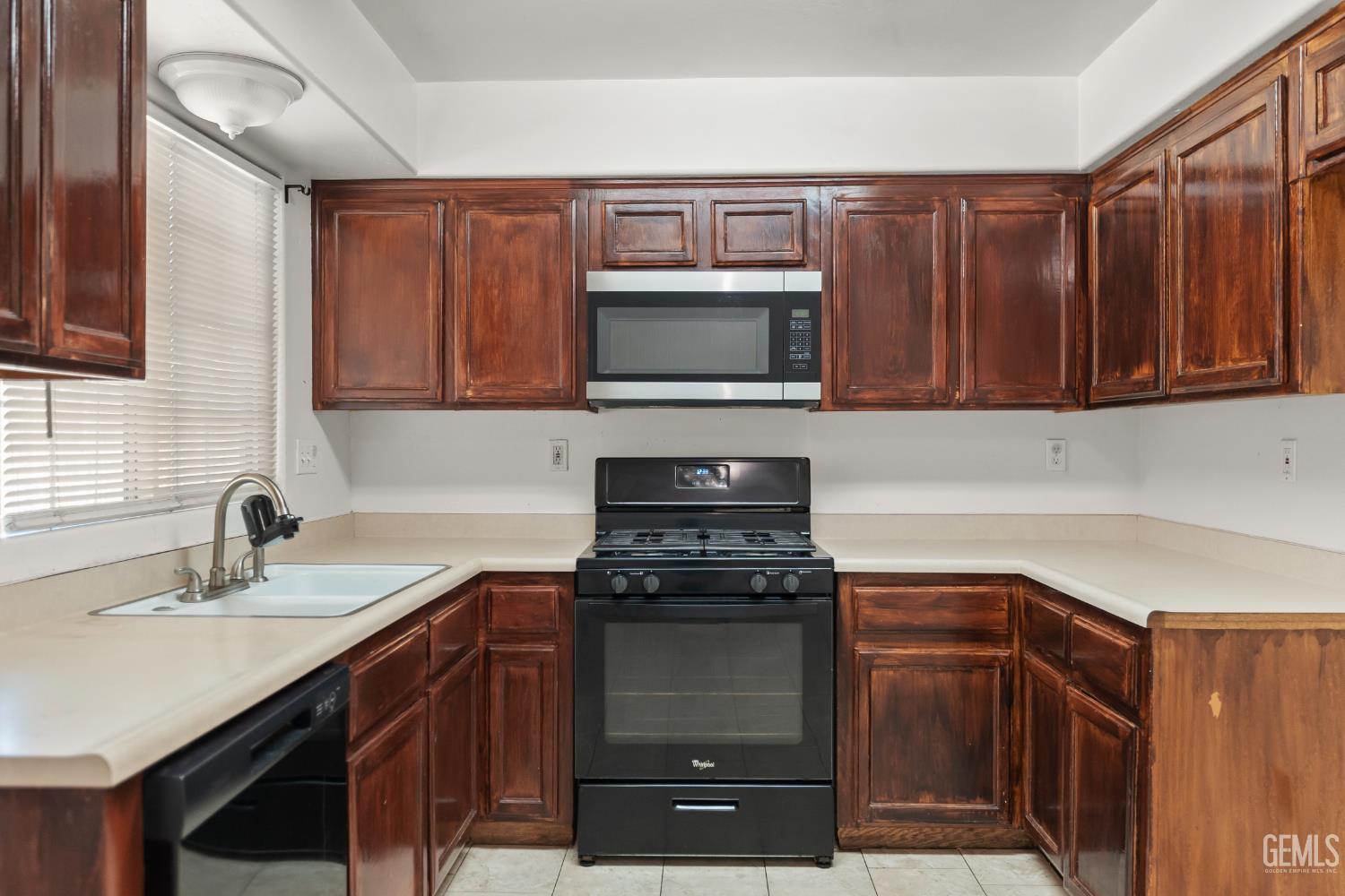 318 Haley, Bakersfield, CA 93307 — photo 10