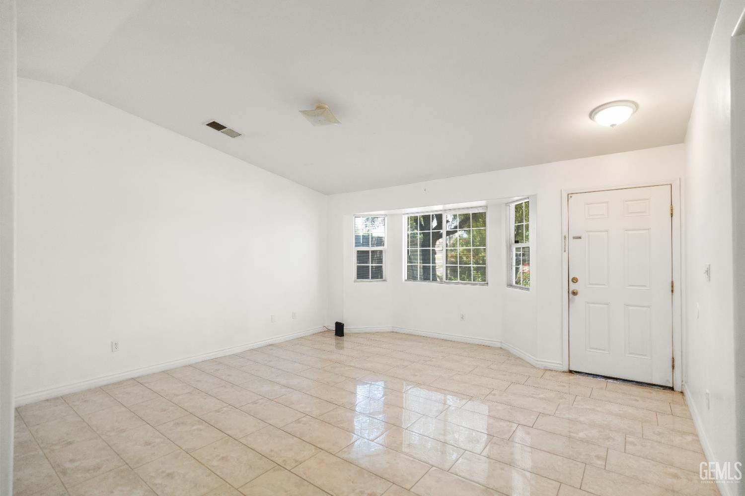 318 Haley, Bakersfield, CA 93307 — photo 7