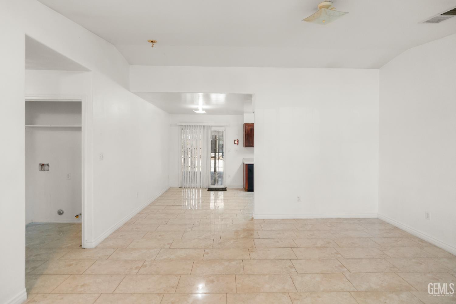 318 Haley, Bakersfield, CA 93307 — photo 9