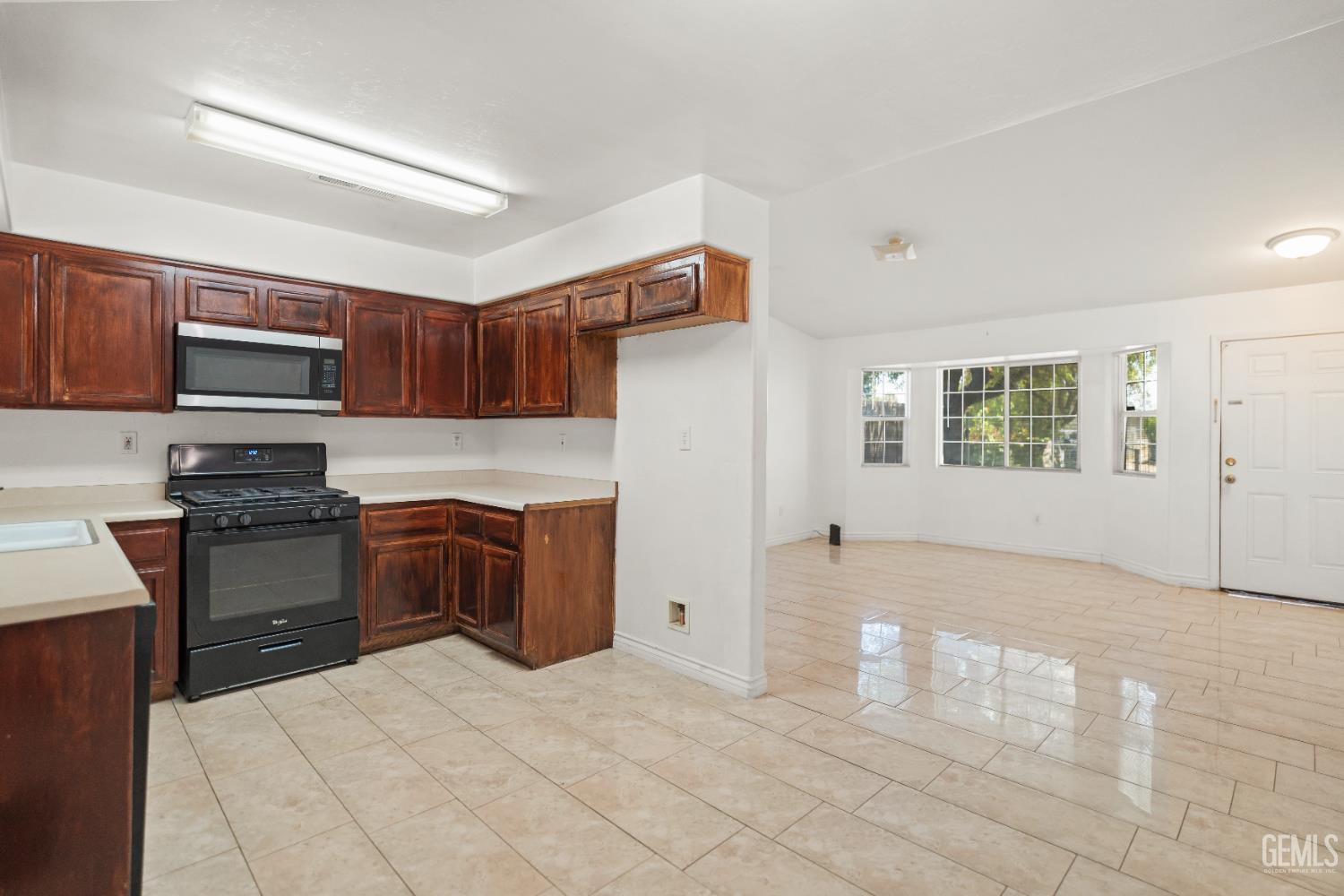 318 Haley, Bakersfield, CA 93307 — photo 12