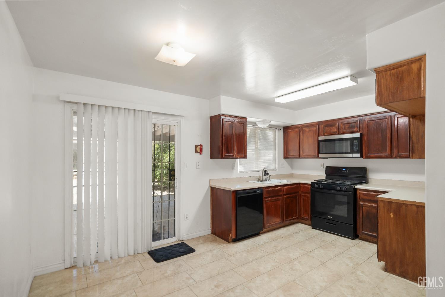 318 Haley, Bakersfield, CA 93307 — photo 11