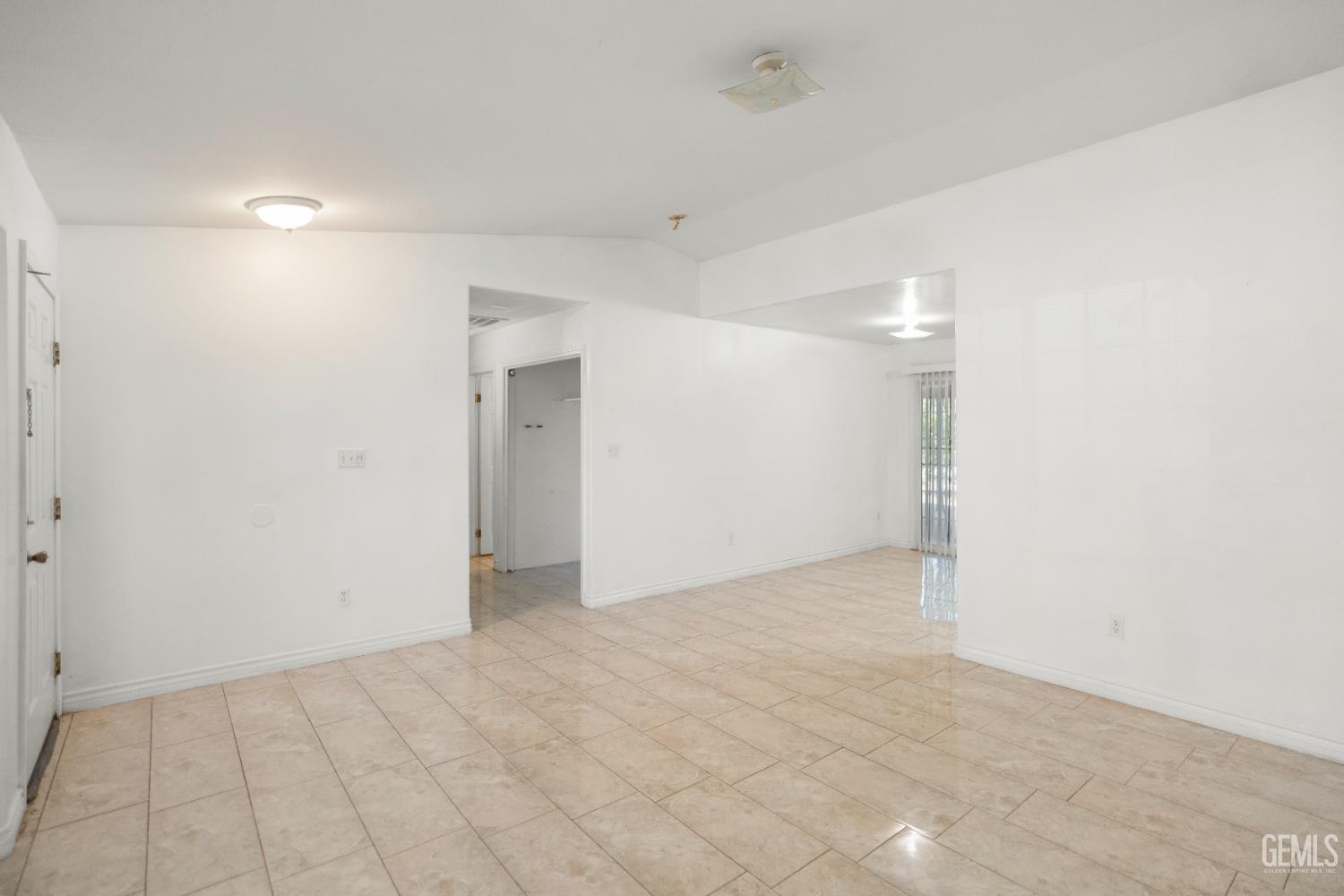 318 Haley, Bakersfield, CA 93307 — photo 8