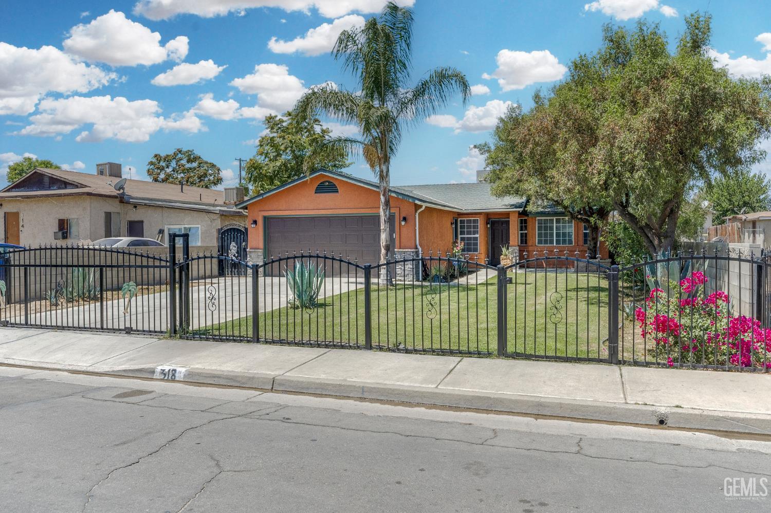 318 Haley, Bakersfield, CA 93307 — photo 2