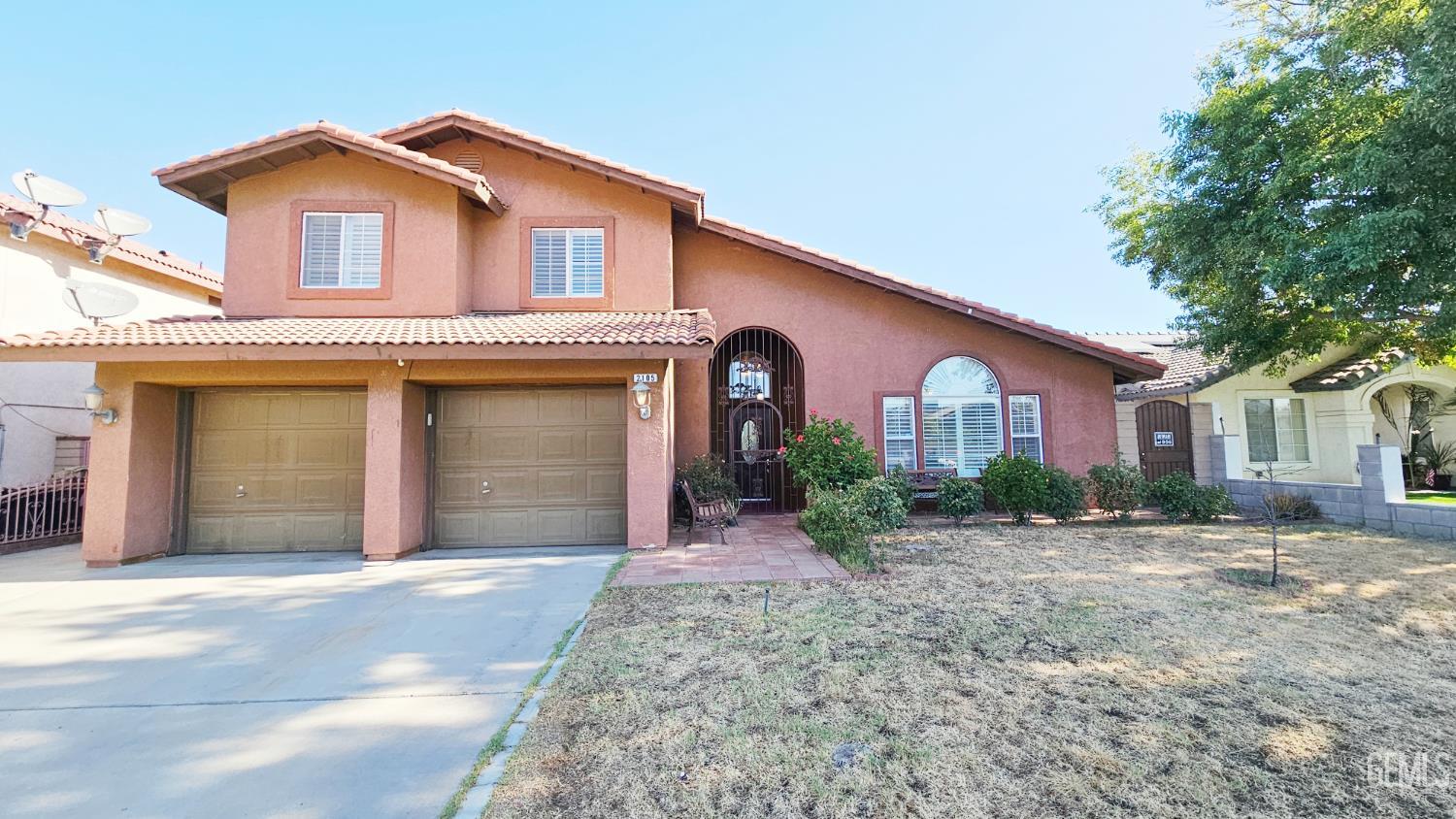 Photo of 2105 16th Place, Delano, CA 93215