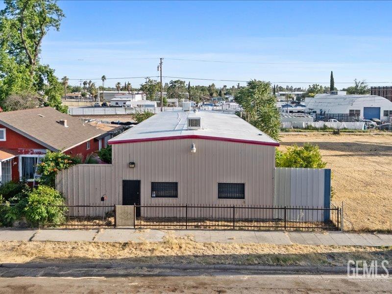 915 E 21st — photo 3