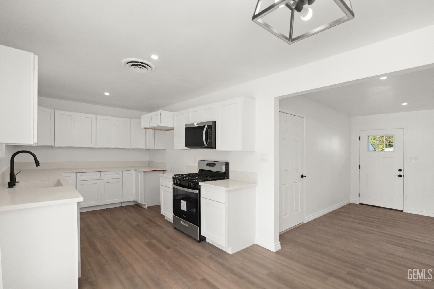 918 Blossom Street, Bakersfield, CA 93306 — photo 12