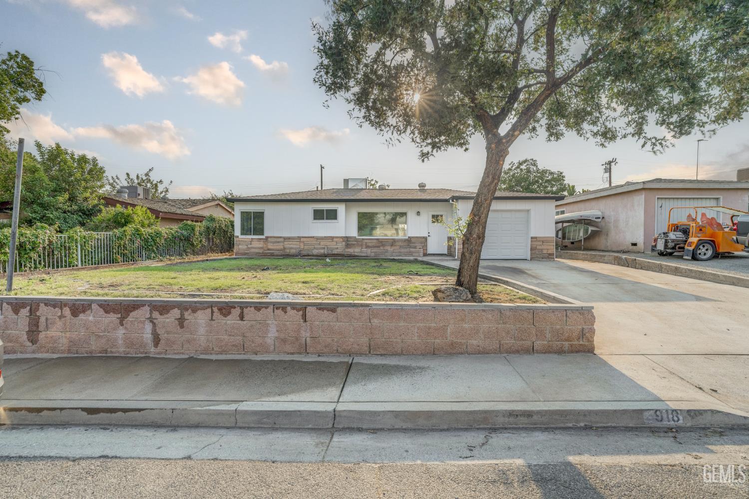 918 Blossom Street, Bakersfield, CA 93306 — photo 1