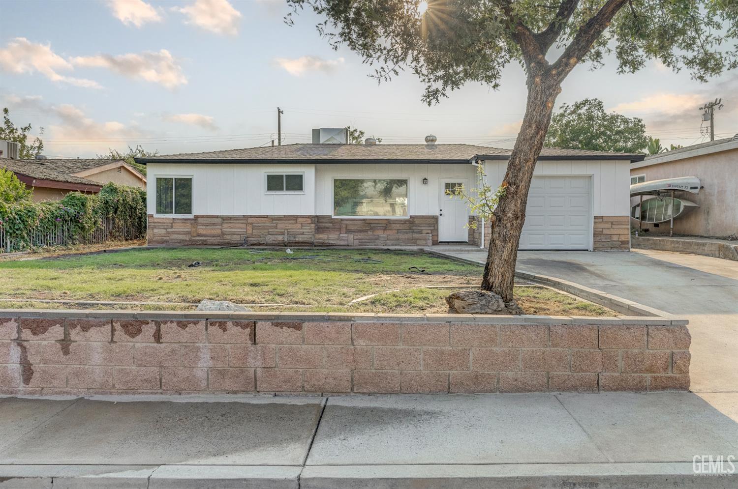 918 Blossom Street, Bakersfield, CA 93306 — photo 2