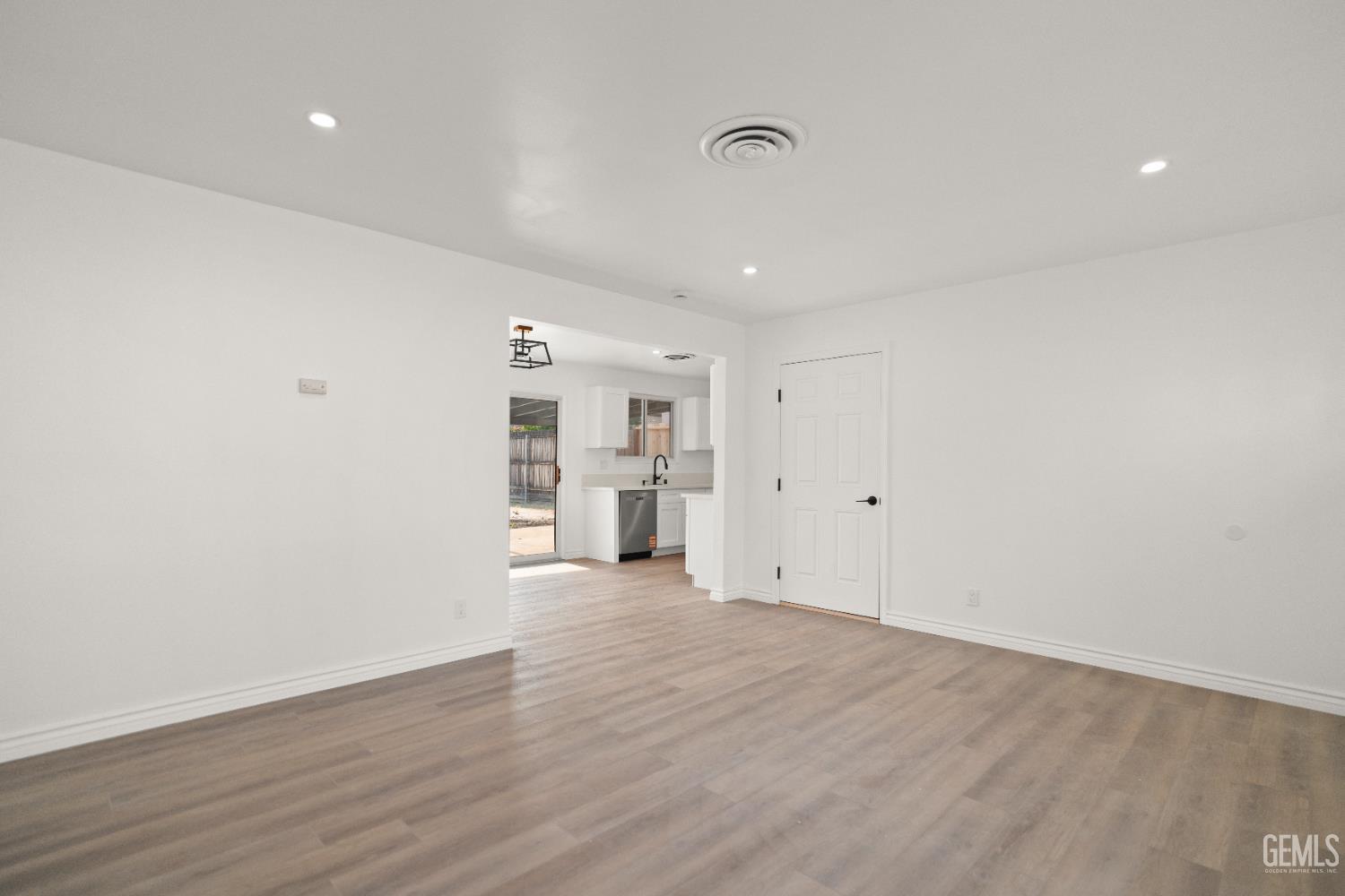 918 Blossom Street, Bakersfield, CA 93306 — photo 9