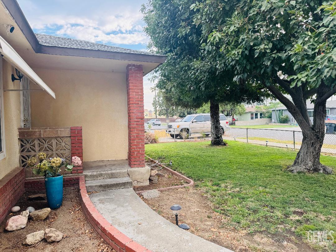 1337 Castaic Avenue — photo 8