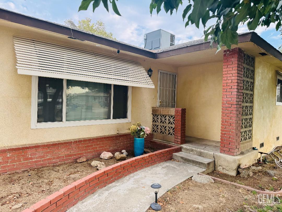 1337 Castaic Avenue — photo 6