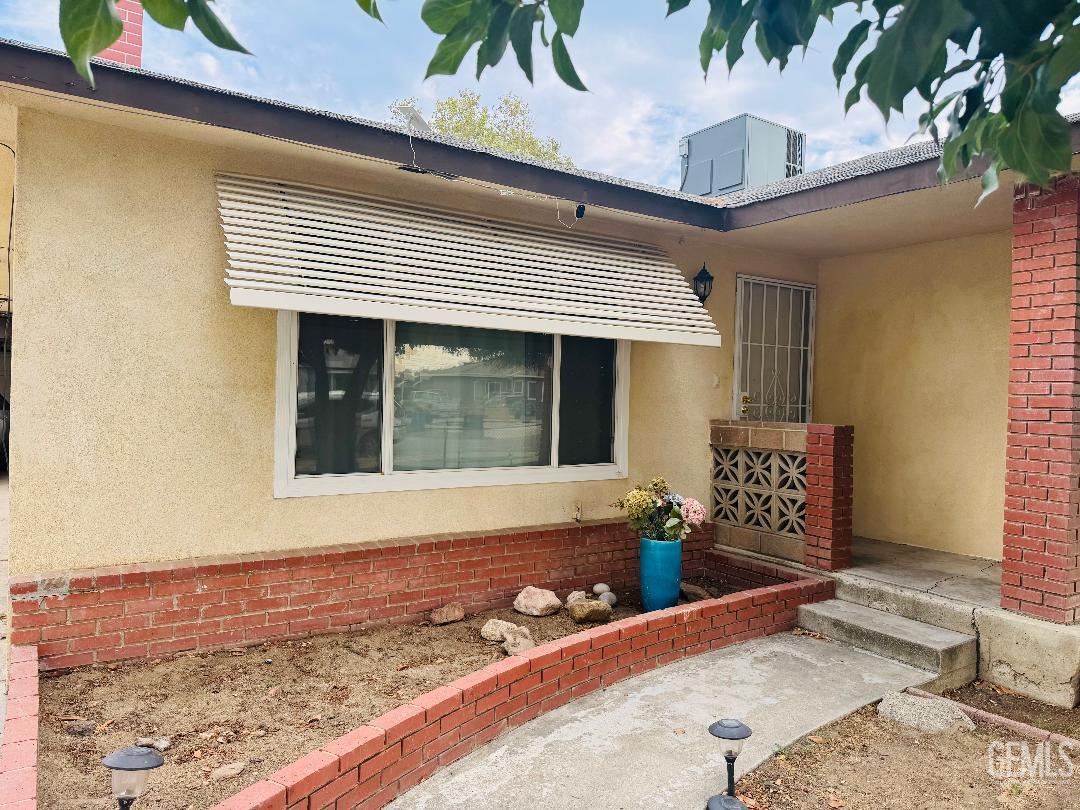 1337 Castaic Avenue — photo 7