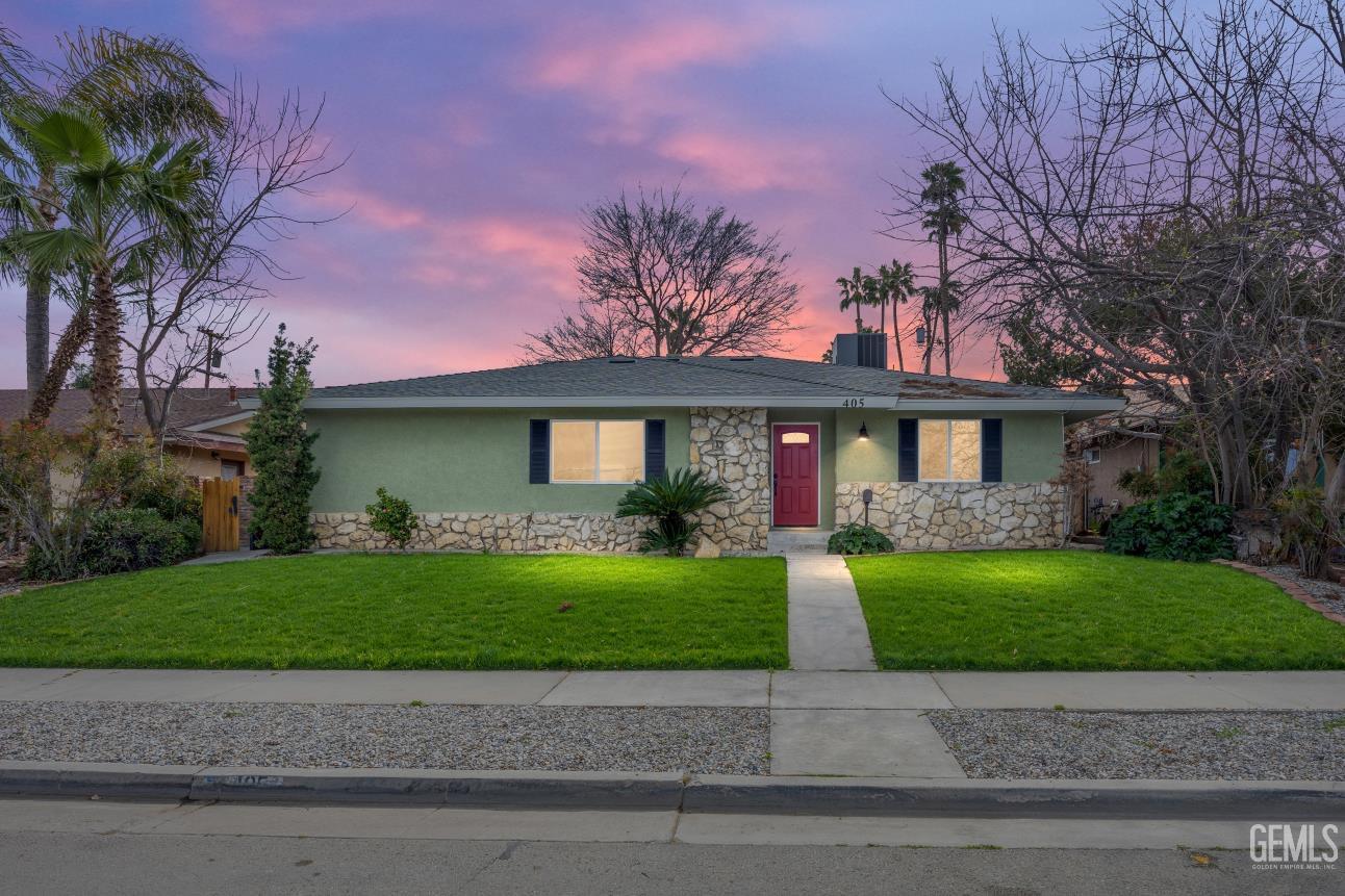 Photo of 405 Pilgrim Avenue, Taft, CA 93268