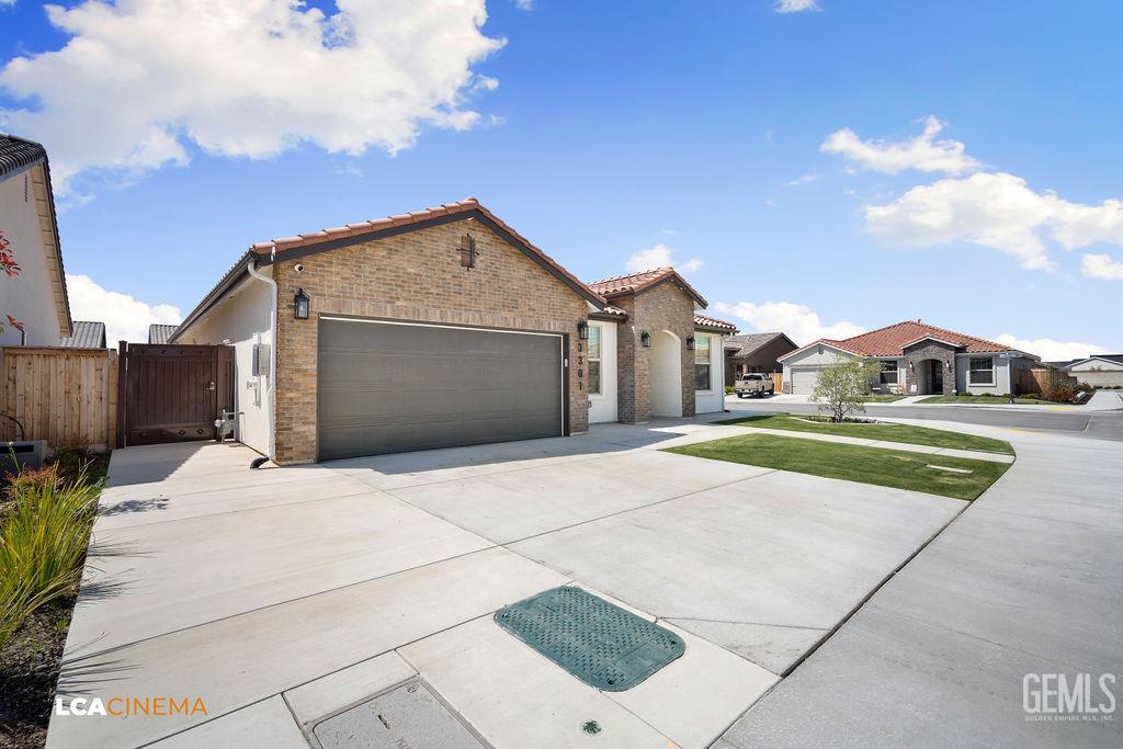 3301 Whispering Brook Lane, Shafter, CA 93263 — photo 2