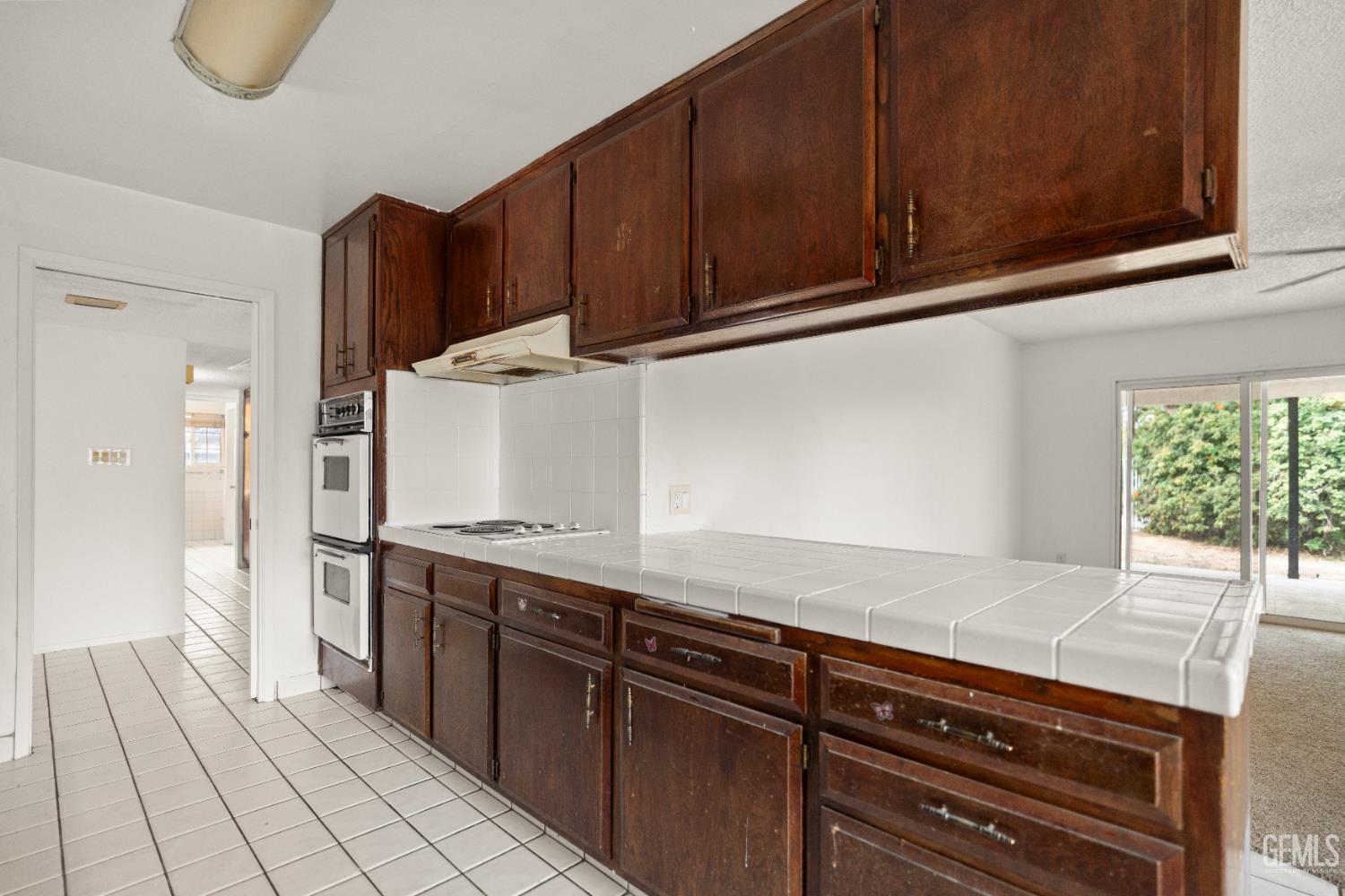 2504 Sutton Place — photo 16