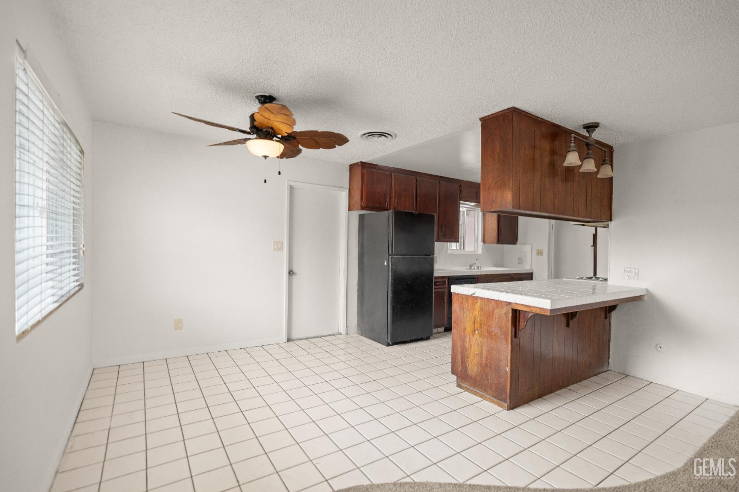 2504 Sutton Place — photo 17
