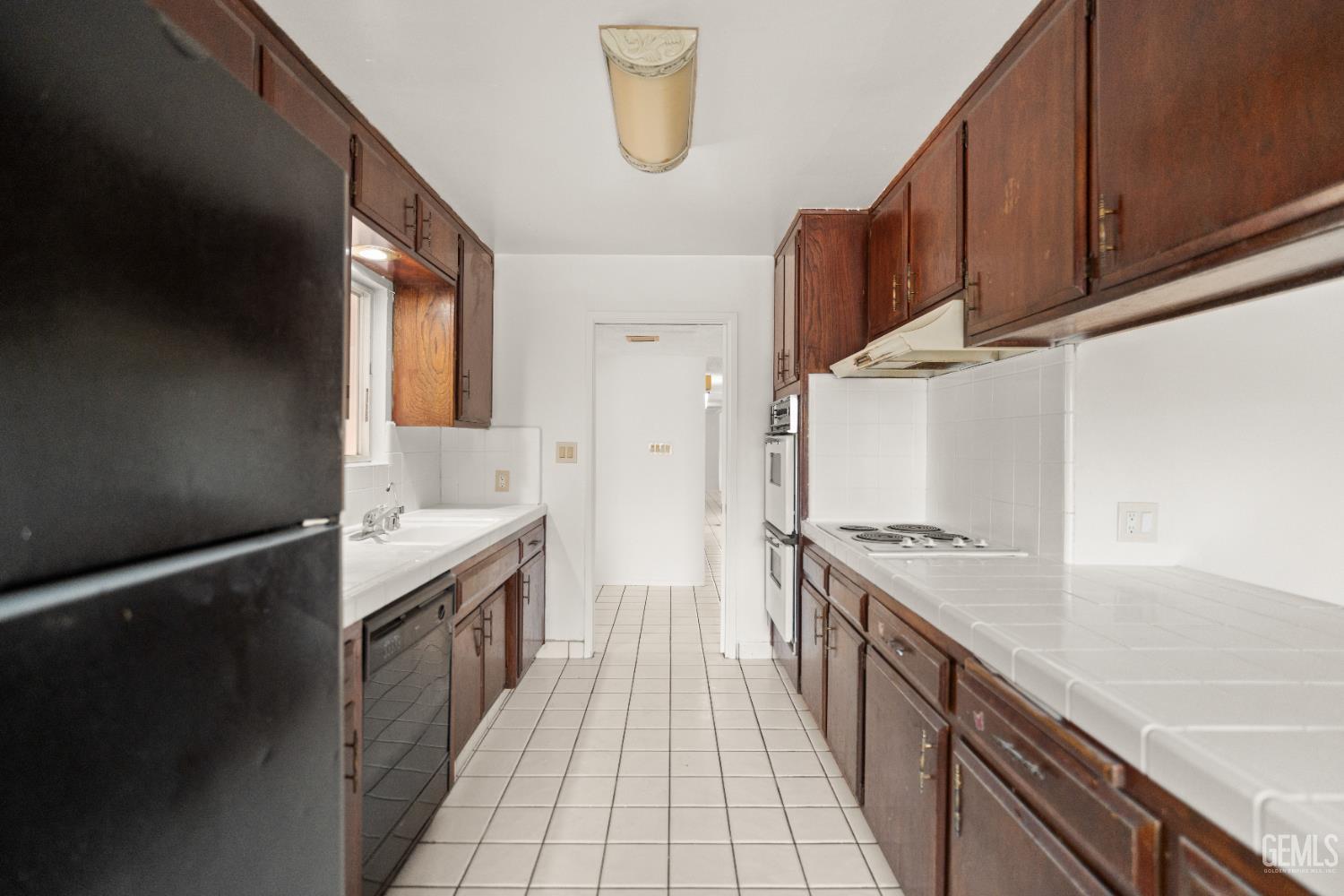 2504 Sutton Place — photo 12