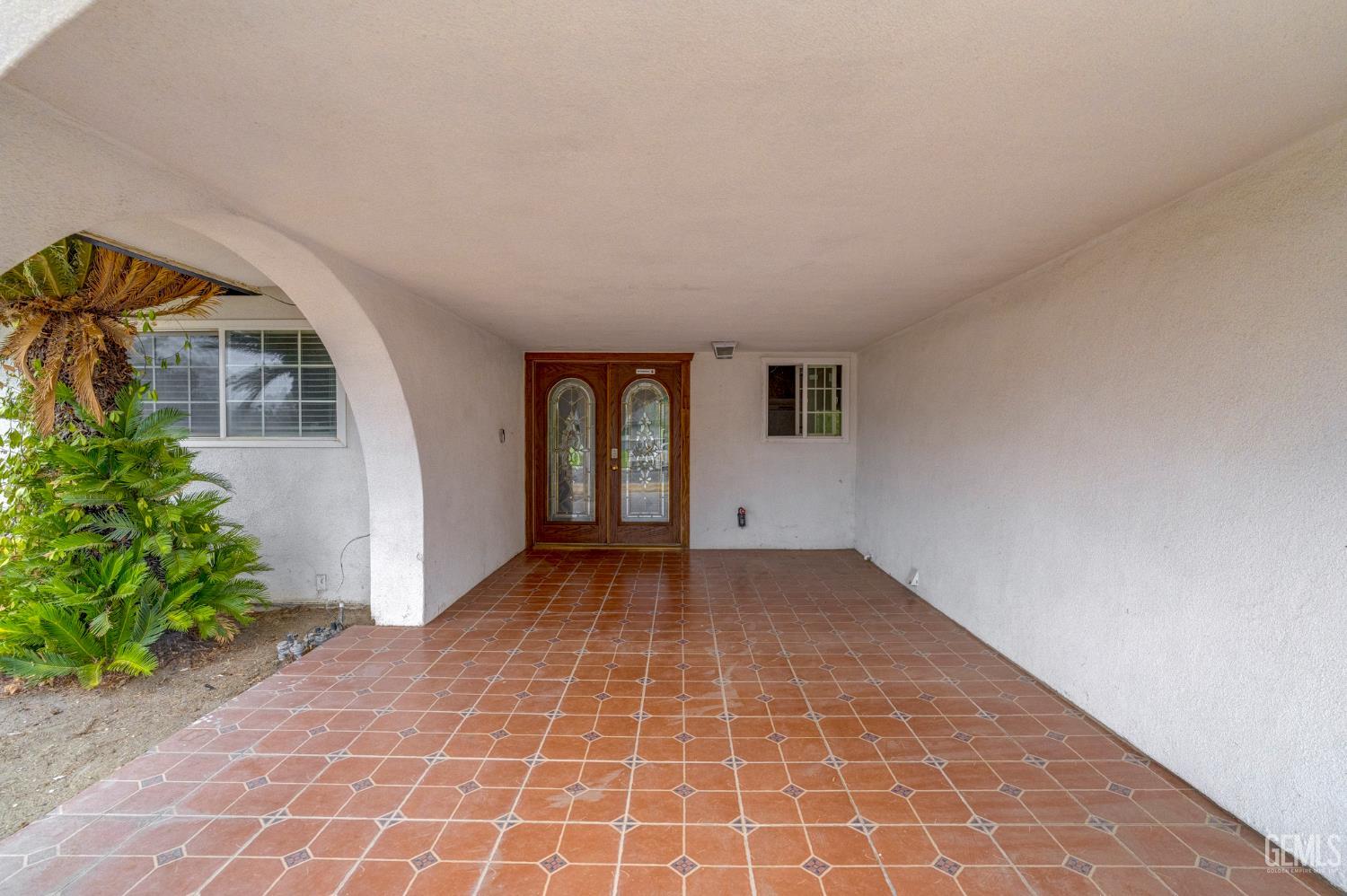 2504 Sutton Place — photo 5