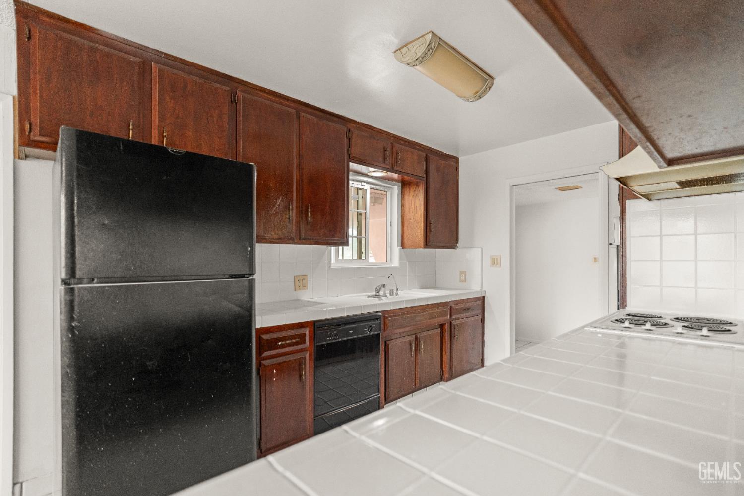 2504 Sutton Place — photo 13