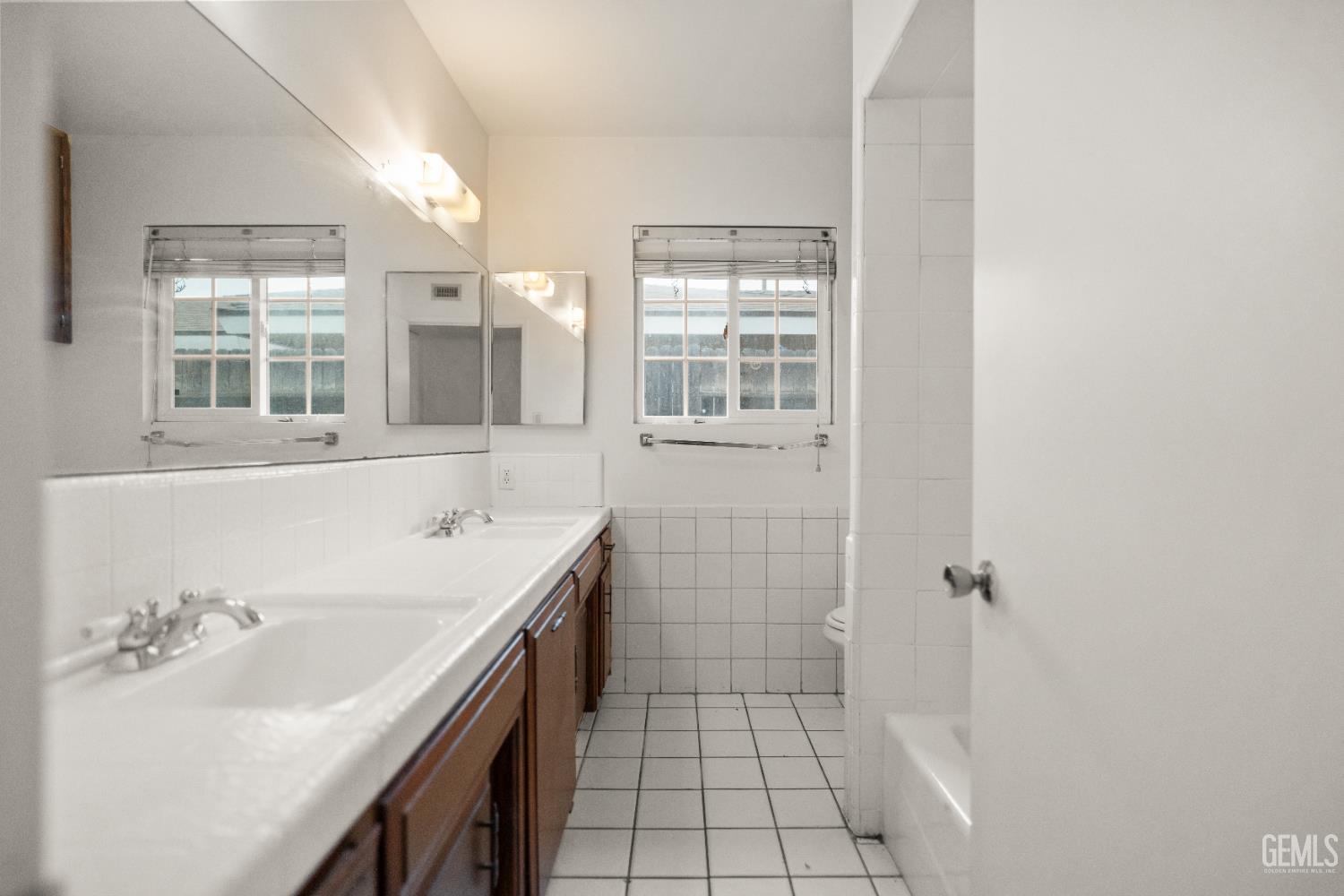 2504 Sutton Place — photo 24