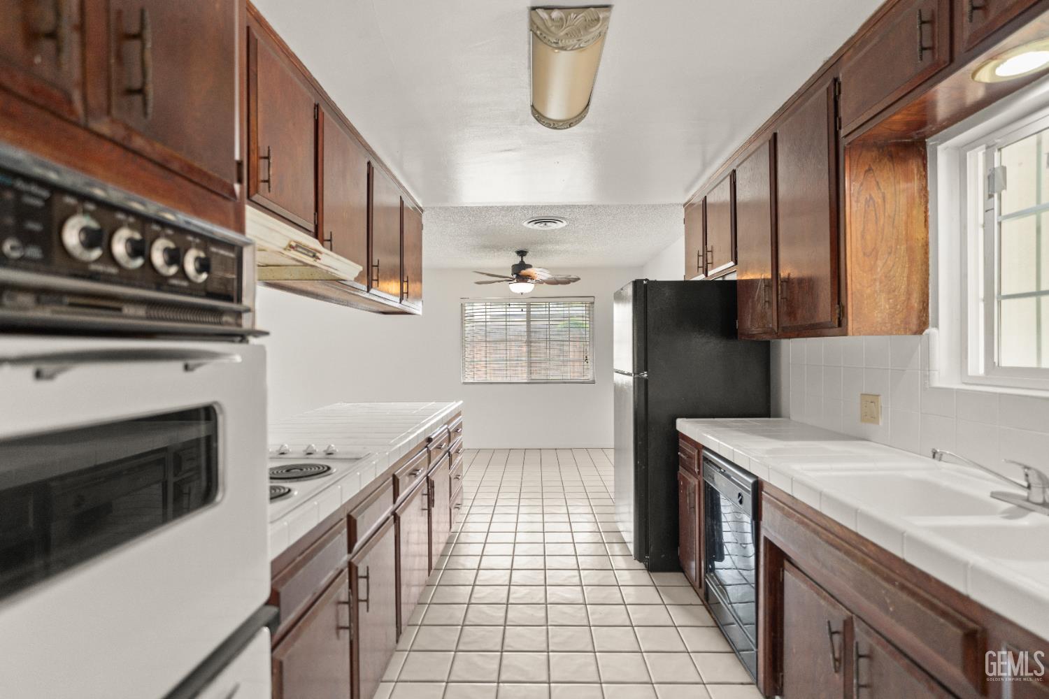 2504 Sutton Place — photo 11