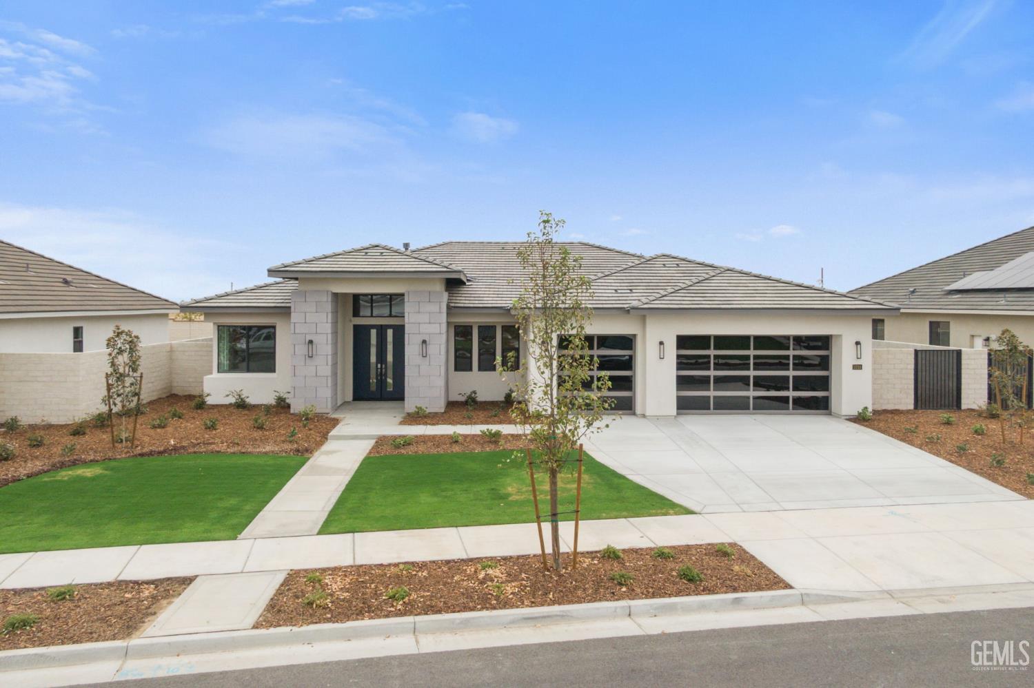 Photo of 3703 Pathway Court, Bakersfield, CA 93311