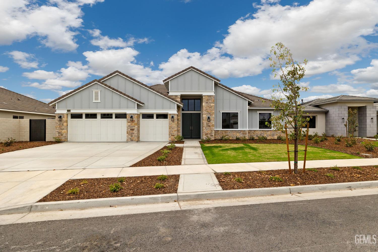Photo of 3711 Pathway Court, Bakersfield, CA 93311