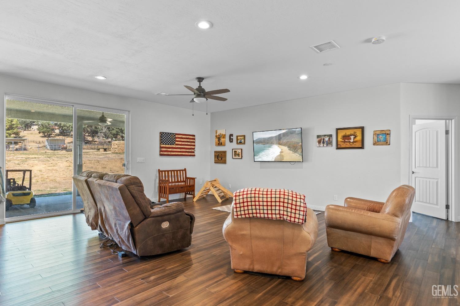28551 Bear Valley Road — photo 7