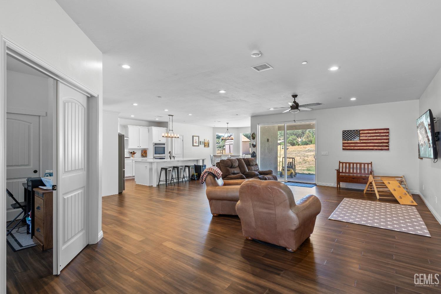 28551 Bear Valley Road — photo 6