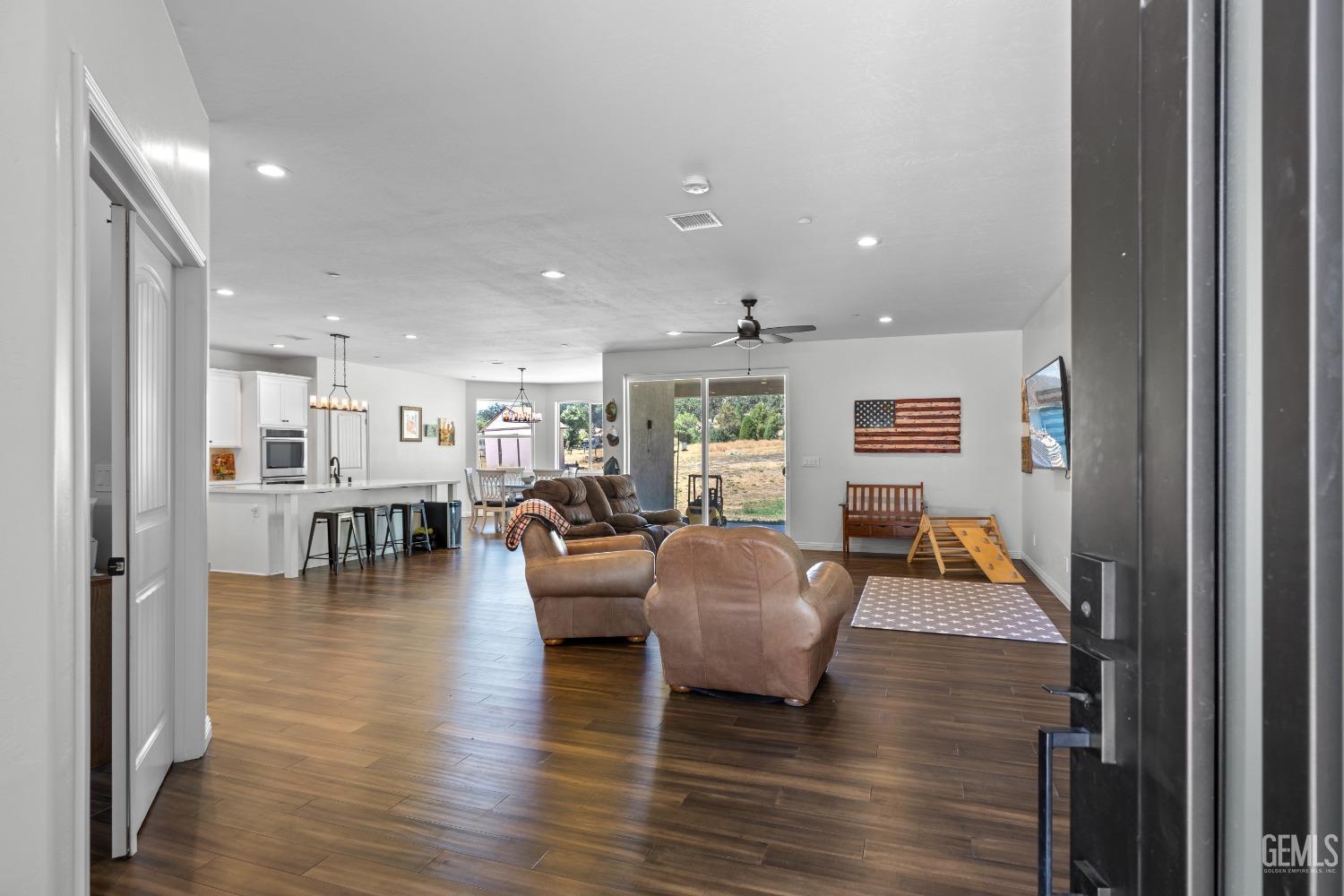 28551 Bear Valley Road — photo 5