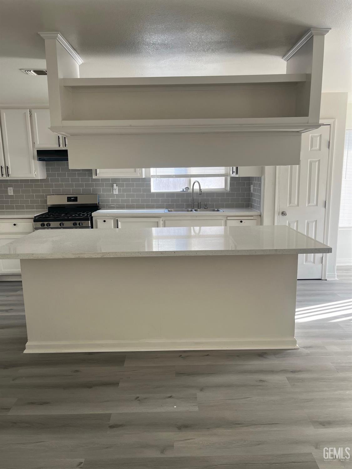 126 Clyde Street — photo 8