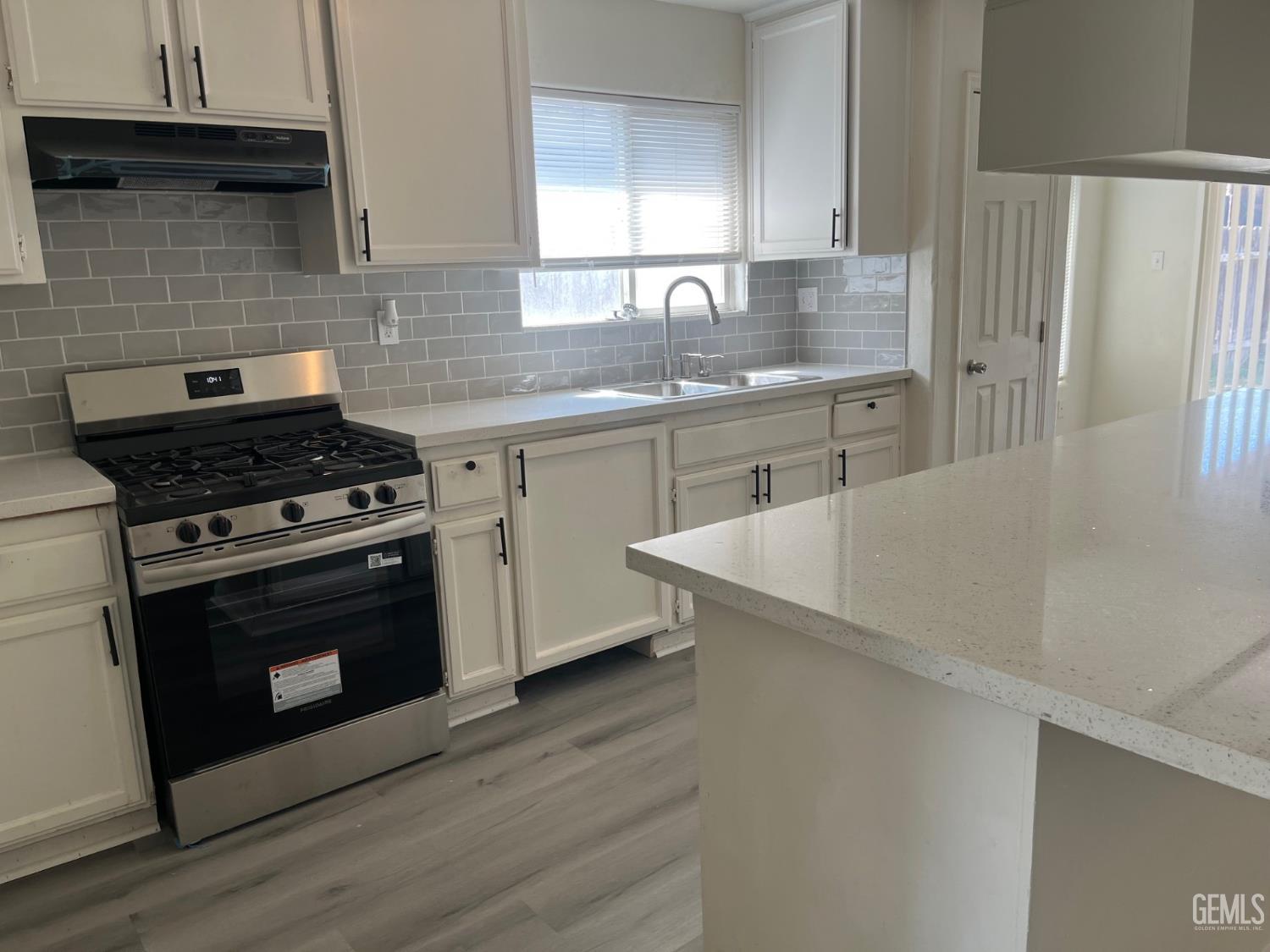 126 Clyde Street — photo 11