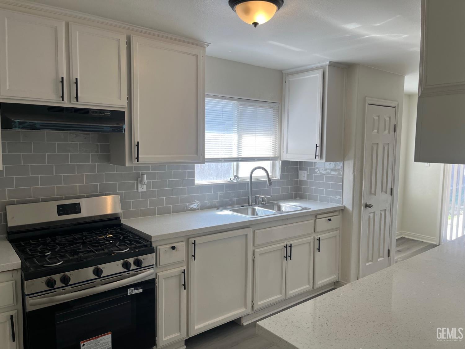126 Clyde Street — photo 10