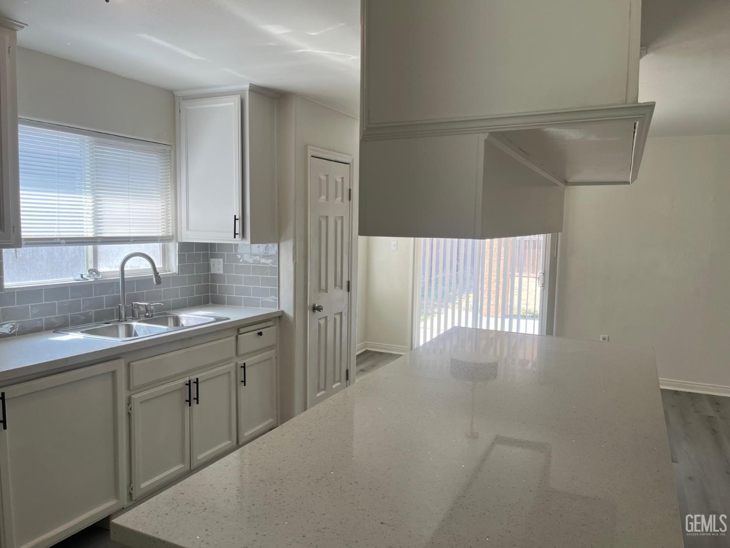 126 Clyde Street — photo 9