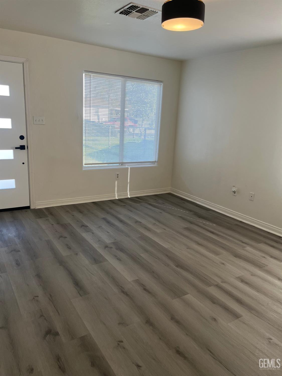 126 Clyde Street — photo 4