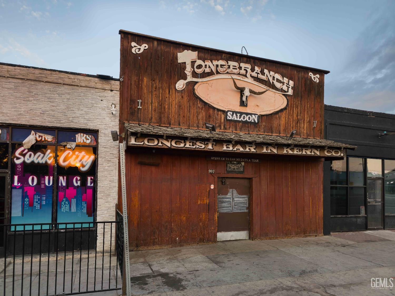 907 N Chester Avenue — photo 3